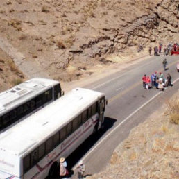 PERJUICIO. Cientos de pasajeros se vieron perjudicados con la medida de presin.