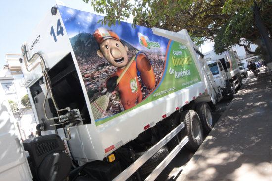 EQUIPAMIENTO. La empresa de aseo, ahora cuenta con dos nuevos carros compactadores grandes y uno pequeo. En total suman 11.