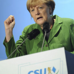 CAMPAA. Merkel termina sus mtines.