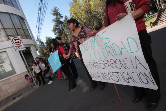 MARCHAS. Los familiares del maestro acusado marcharon por la ciudad alegando su inocencia.