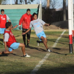 Los estudiantiles volvieron a las prcticas ayer, en El Bosquecillo.