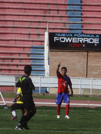 Edson Rodas cerr la goleada para San Francisco ayer, sobre Atltico Sucre.