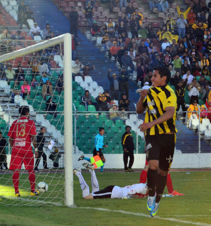 Gastn Mealla anot el gol del triunfo para The Strongest sobre Guabir.