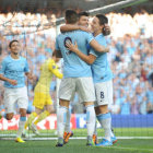 Los jugadores del City celebran uno de los goles anotados al United.