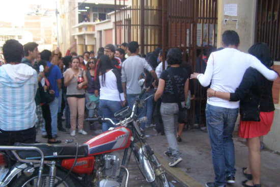 CRTICA. Algunos universitarios protagonizaron hechos escandalosos en la calle.