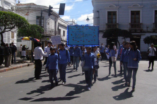 MARCHA. Alumnos del Luz y Verdad.