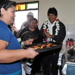 ACTOS. El presidente Evo Morales particip de una nutrida agenda de actividades en Santa Cruz.