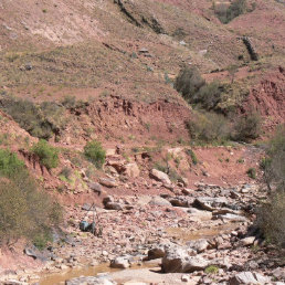 POSIBILIDAD. La empresa que realiza el estudio de factibilidad del Proyecto Sucre III, GITEC, se encarga de realizar el estudio de suelos en la zona de Kollpa K'asa, en el ro Ravelo.