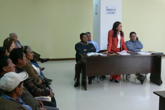 JUICIO. Las vctimas y demandados con sus abogados asistieron ayer a la audiencia en el Tribunal Departamental de Justicia.