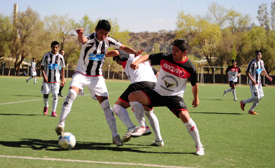 Un pasaje del partido jugado ayer entre Flamengo y Oruro Royal.