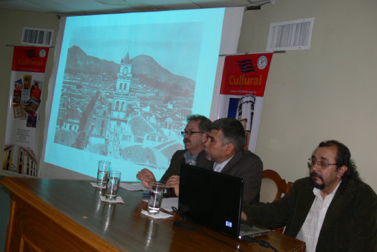 LEGADO. La presentacin del libro con la proyeccin de imgenes tomadas por Torrico.