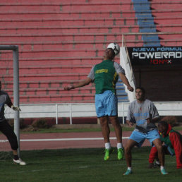 Una escena de la prctica de ftbol del plantel ayer, en el estadio Patria.