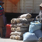 ABASTECIMIENTO. Comerciantes mayoristas del Mercado Campesino venden en menor precio el tubrculo.