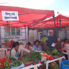 FERIA. Varios agricultores lograron vender toda la hortaliza que pusieron a la venta.