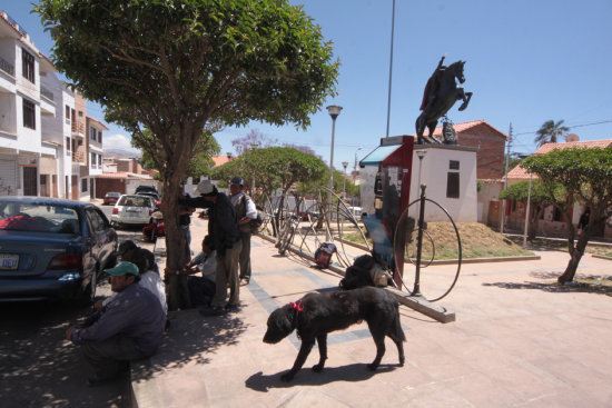 CAMBIO. As qued la plazuela Tarija despus de los cambios no autorizados, con barandas metlicas, que fueron observadas por al Subalcalda.