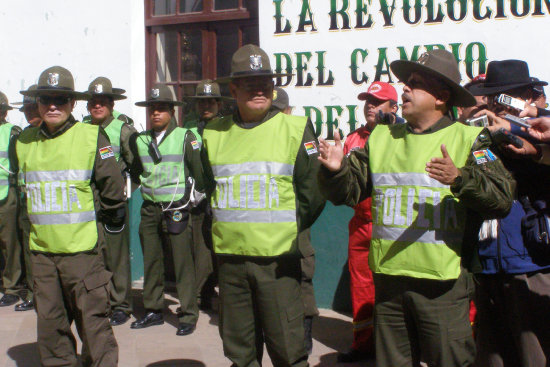 CAMBIOS. El nuevo Comandante Departamental de la Polica cambia a directores.