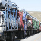 BLOQUEO. La fila de centenares de camiones en la frontera, se mantiene inalterable.