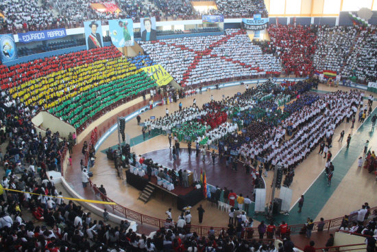 Una toma general del coliseo Polideportivo de Garcilazo, durante el acto inaugural de los Juegos Plurinacionales, fase departamental.