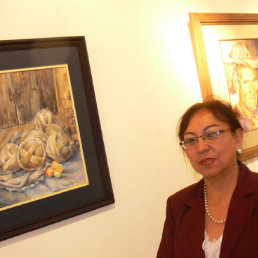 ARTISTA. Consuelo Sanz en la apertura de su exposicin en la Casa Alzrreca.