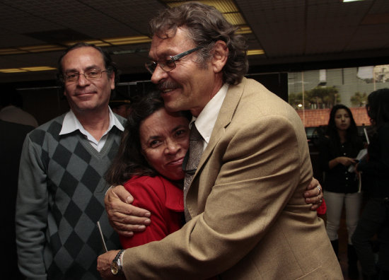 CRMENES. Familiares de las vctimas celebran la decisin de la justicia.