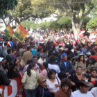 MARCHA. Una multitud recorri ayer el centro de la ciudad para protestar por la disminucin de escaos parlamentarios y recursos econmicos.