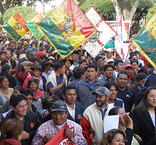 MARCHA EN SUCRE. Una decena de instituciones, lideradas por la Alcalda, conform un comit de defensa de los intereses de Chuquisaca.