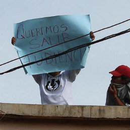 FURIA. Los internos del penal fueron controlados por fuerzas del orden.