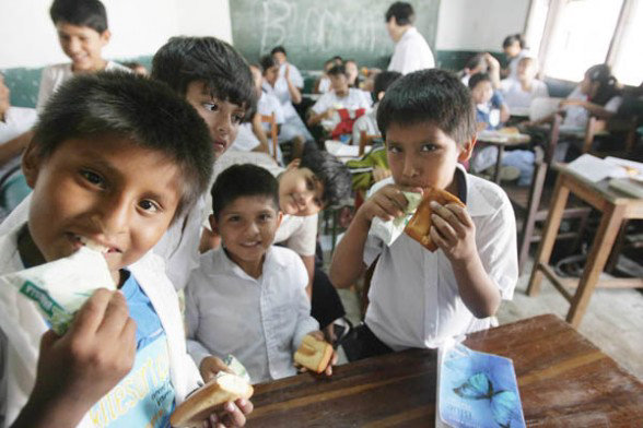 ALIMENTACIN: Los estudiantes deben recibir el desayuno desde el primer da de clases.