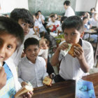 ALIMENTACIN: Los estudiantes deben recibir el desayuno desde el primer da de clases.