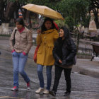 CLIMA. Ayer comenz la temporada de lluvias en Sucre y encontr desprevenidas a muchas personas. Para hoy y maana se prevn nuevas precipitaciones.