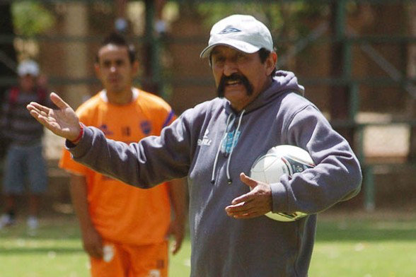 Sergio Apaza, ex Universitario, debutar como entrenador del cuadro de Aurora, ante San Jos en Oruro.