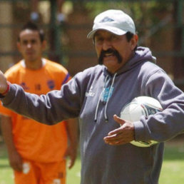 Sergio Apaza, ex Universitario, debutar como entrenador del cuadro de Aurora, ante San Jos en Oruro.