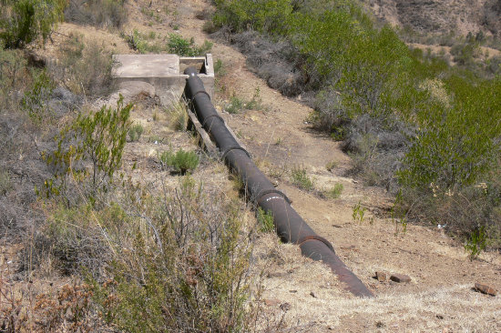 SOLUCIN. Esta tubera ser rehabilitada para transportar ms agua a la ciudad de Sucre.