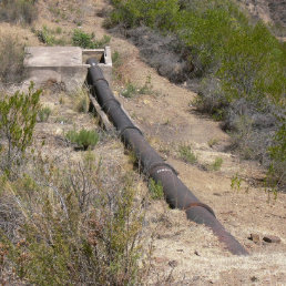 SOLUCIN. Esta tubera ser rehabilitada para transportar ms agua a la ciudad de Sucre.