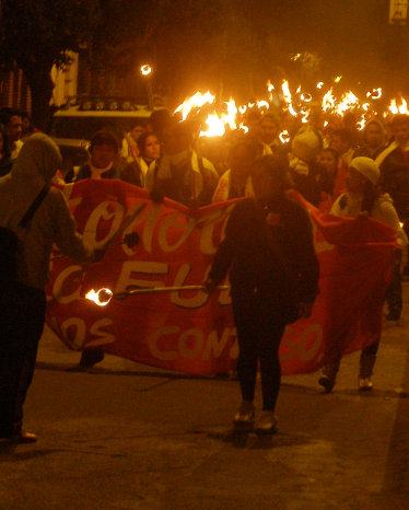 PROTESTAS. Estudiantes universitarios marcharon anoche. Hoy habr otra marcha.