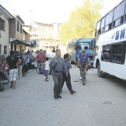 PROTESTA. La poblacin de Monteagudo acat, ayer, el paro de actividades dictado en los cinco municipios del Chaco chuquisaqueo.