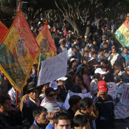 CUARTO INTERMEDIO. La marcha de protesta protagonizada, ayer, por el Comit de Defensa de Chuquisaca.