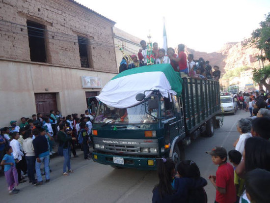 As fueron recibidos en Camargo los integrantes del equipo de ftbol del colegio 3 de Abril.