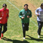 Quionez (i) es uno de los jvenes convocados; abajo, el peruano Paolo Guerrero, baja contra Argentina y Bolivia.