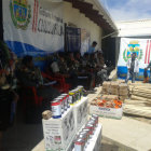 ENTREGA. El acto de entrega de materiales y herramientas en el mercado de Lajastambo.