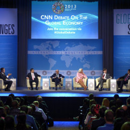 PREOCUPACIN. Christine Lagarde, directora del FMI, participa en Washington en un debate en la cadena de televisin CNN.