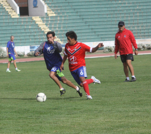 Universitario aprovech la prctica de ayer para jugar un partido amistoso con San Francisco, de la Primera A.