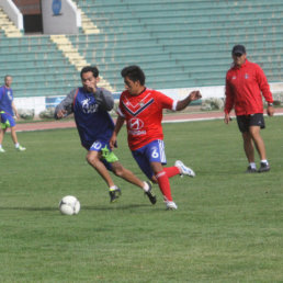 Universitario aprovech la prctica de ayer para jugar un partido amistoso con San Francisco, de la Primera A.