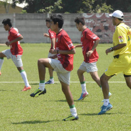 Los integrantes de la seleccin hicieron ftbol ayer, en Santa Cruz.