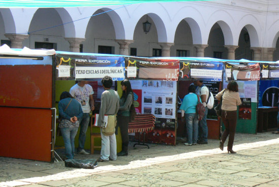 FERIA. Expusieron ms de 120 trabajos.