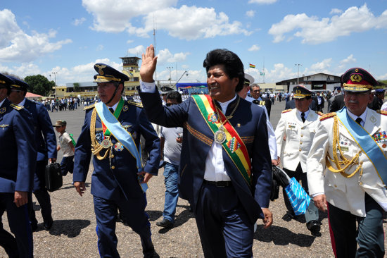 CEREMONIA. El presidente Evo Morales participa del aniversario de las FAB en Santa Cruz.