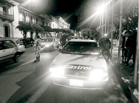 DROGA. Tres jvenes fueron aprehendidos, manejando un vehculo sin licencia y portando marihuana.