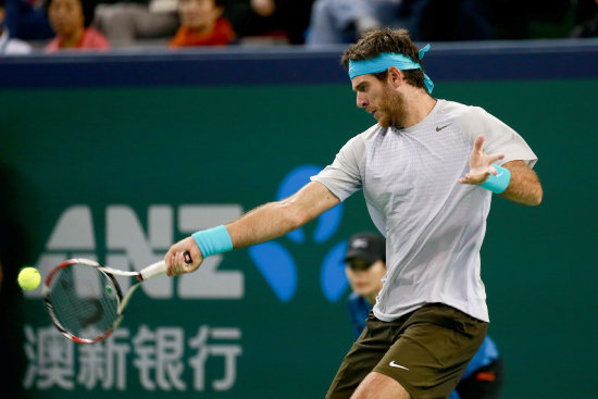 El argentino Juan Martn Del Potro (arriba) y el serbio Novak Djokovic se medirn hoy en la final de Shanghi.