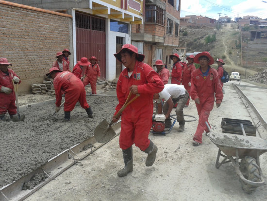 CARACTERSTICA. Construyeron un pavimento de ocho por ocho metros de ancho en la calle Luis Carranza Siles.