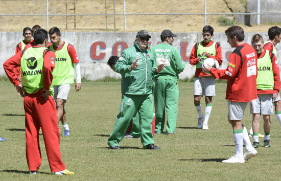 Xabier Azkargota dirigi la lima prctica de la Seleccin en territorio boliviano, ante de ausentarse a Lima (Per), donde enfrentar al equipo local, en la ltima jornada de las Eliminatorias.